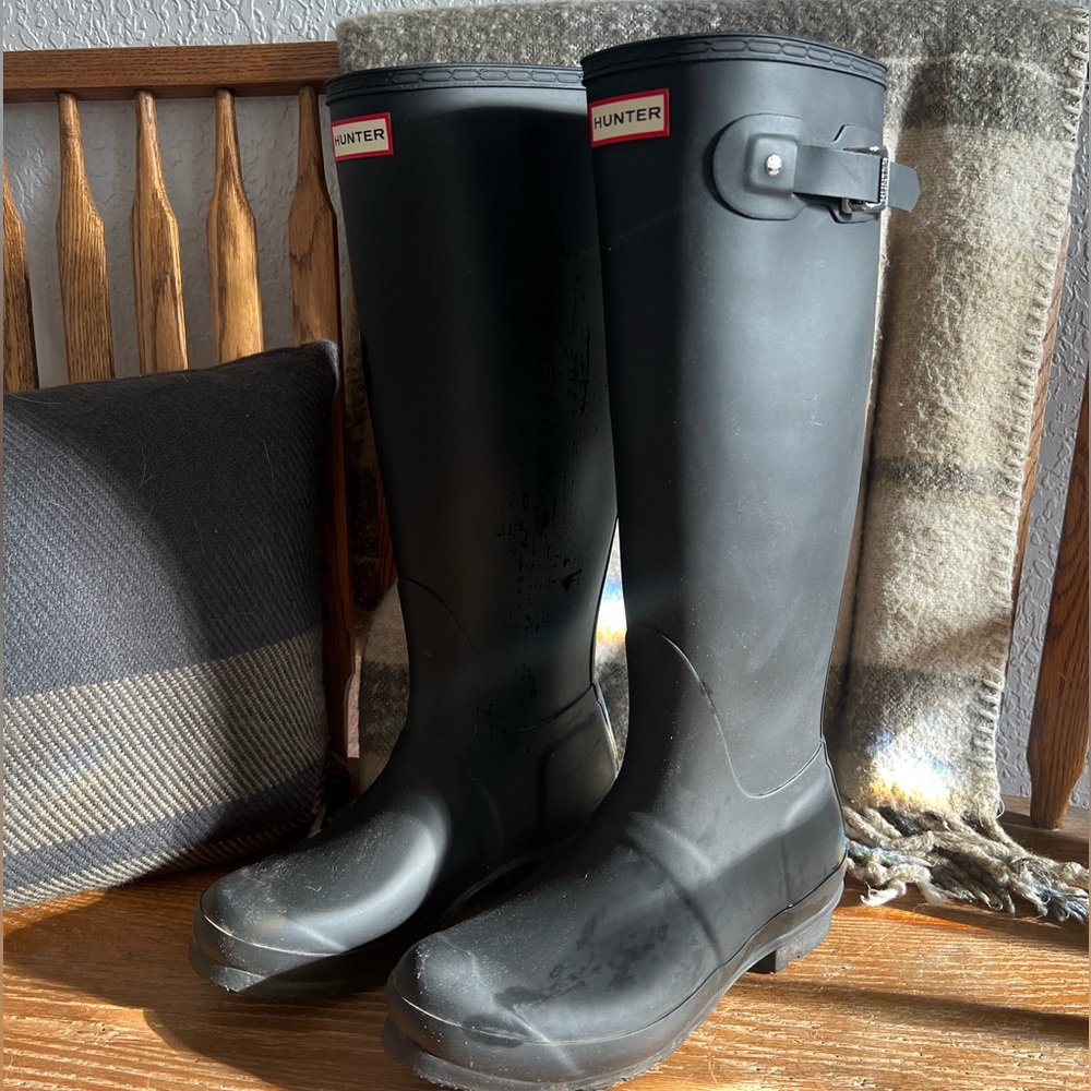 Like New! Hunter Classic Black Tall Boots Sz 8